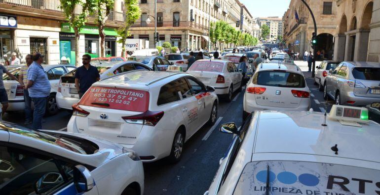 Una concentración de taxistas, en Salamanca.