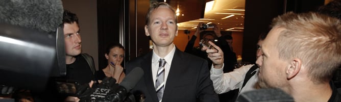 Assange defiendía sus filtraciones de los documentos como una defensa de &quot;la verdad&quot; en un rueda de prensa en Londres.