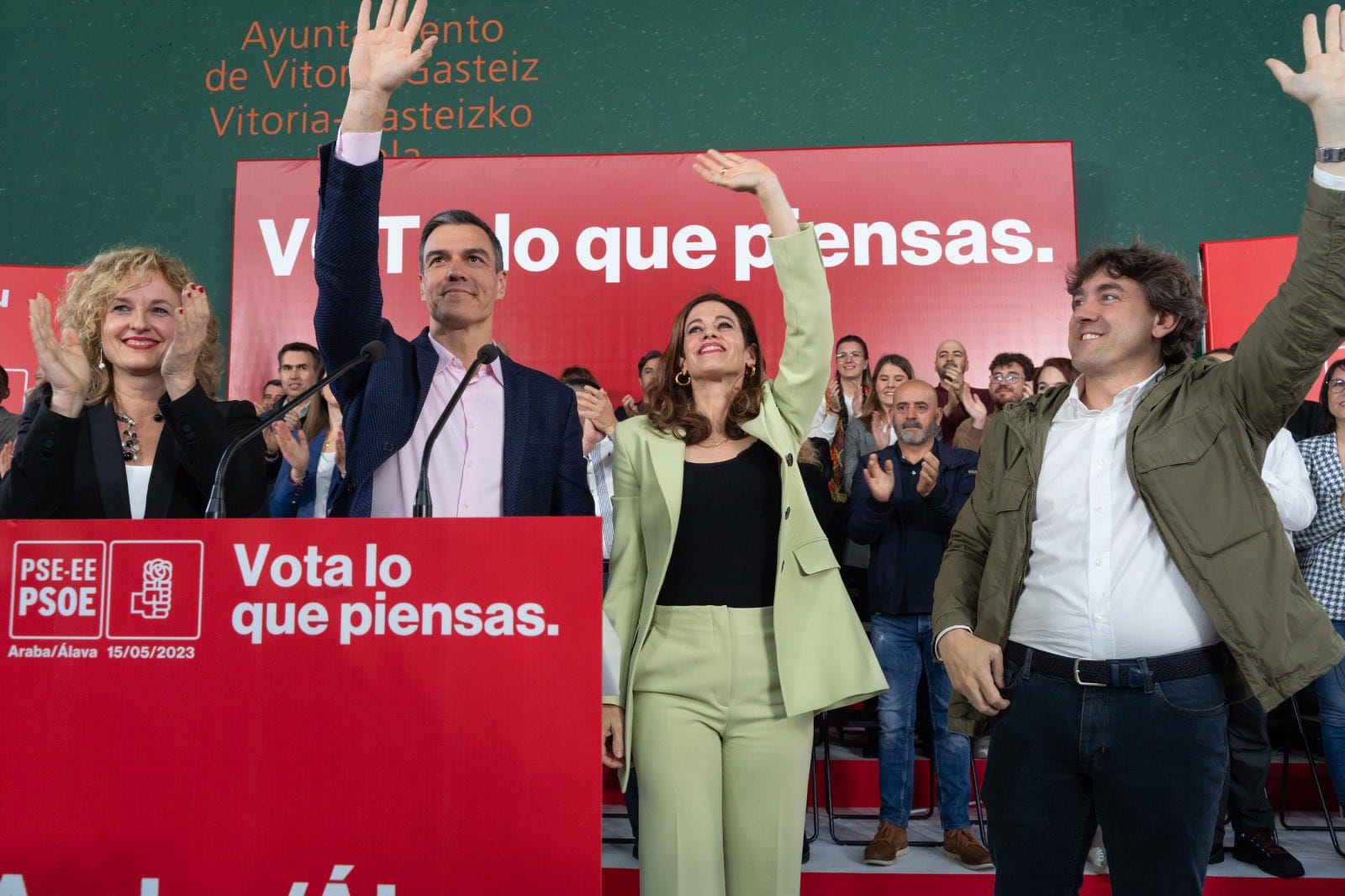 Maider Etxebarria se perfila como alcaldesa de Vitoria tras los últimos movimientos políticos. En la imagen, Etxebarria durante el acto electoral en Vitoria en que participó Pedro Sánchez