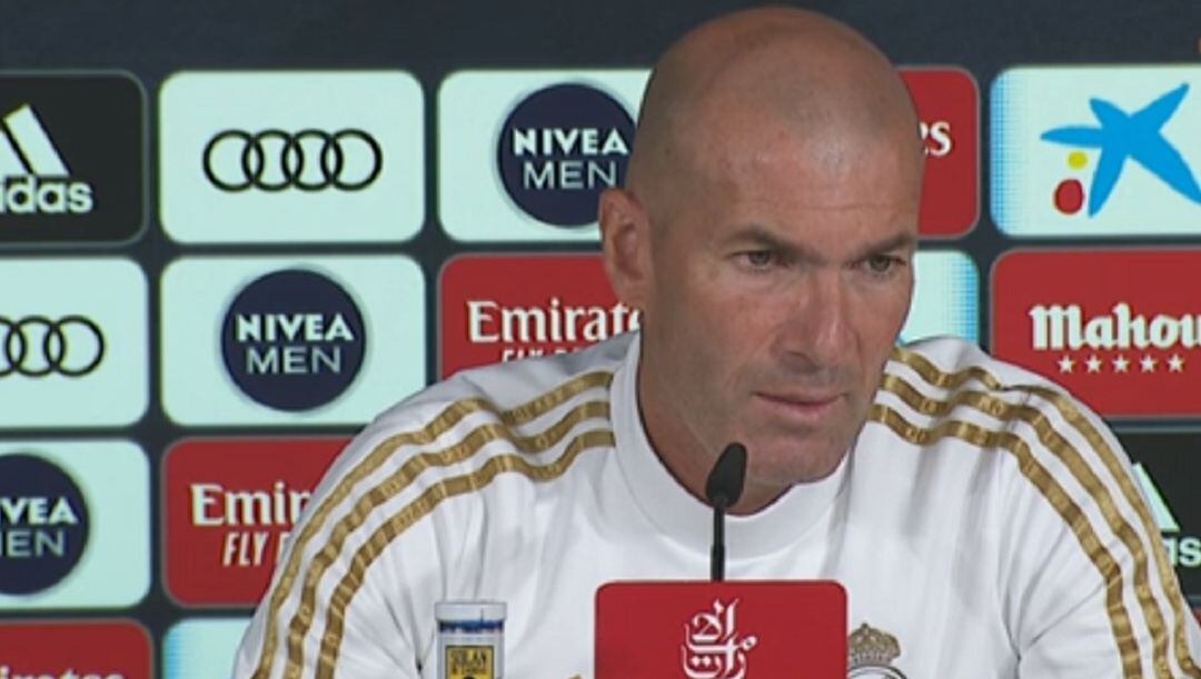 Zinedine Zidane en rueda de prensa.