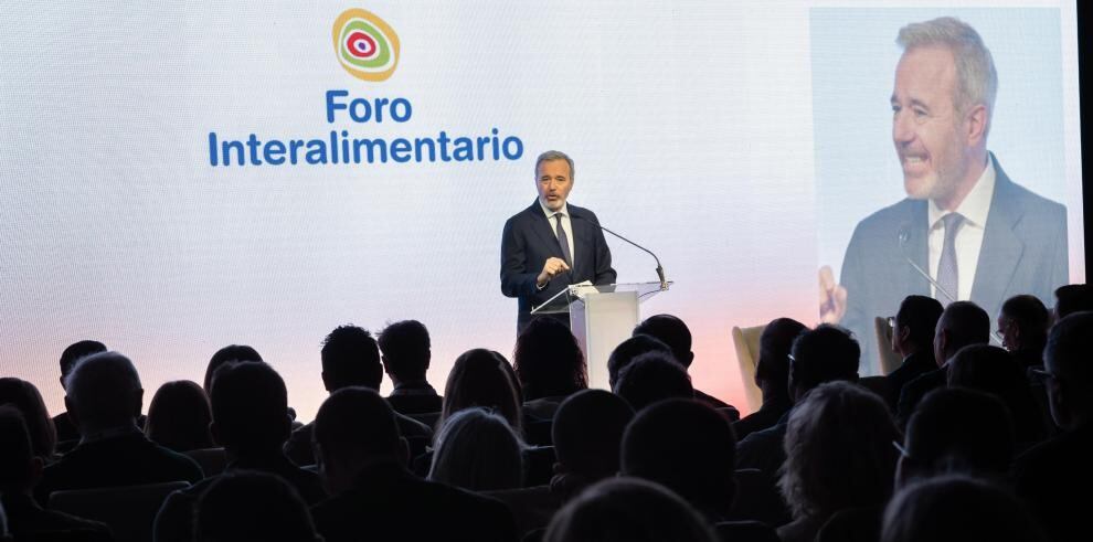 El presidente Jorge Azcón durante su intervención en Binéfar. Foto: Fabián Simón