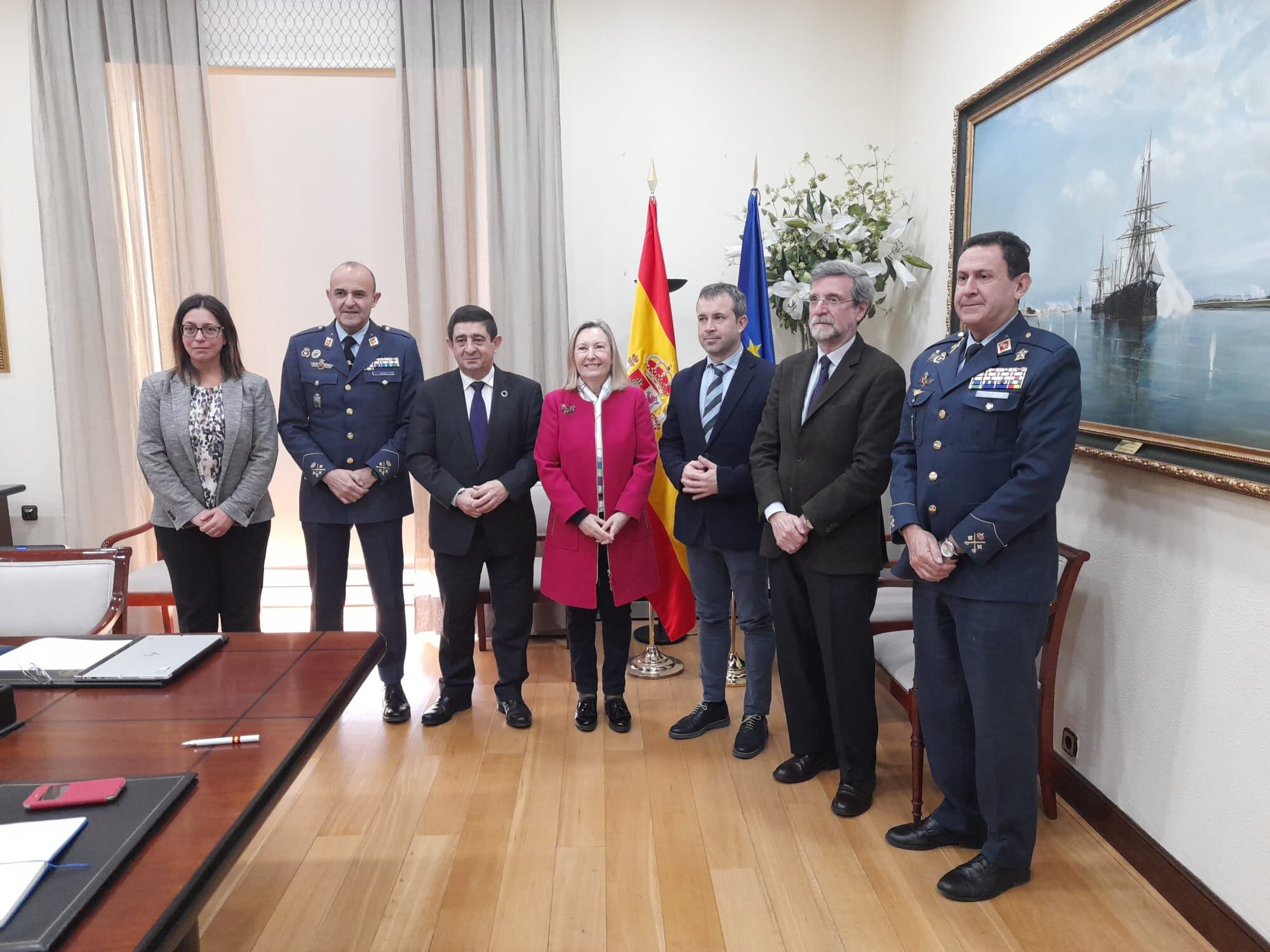 Participantes en la reunión de este jueves en el Ministerio de Defensa sobre el proyecto CETEDEX.