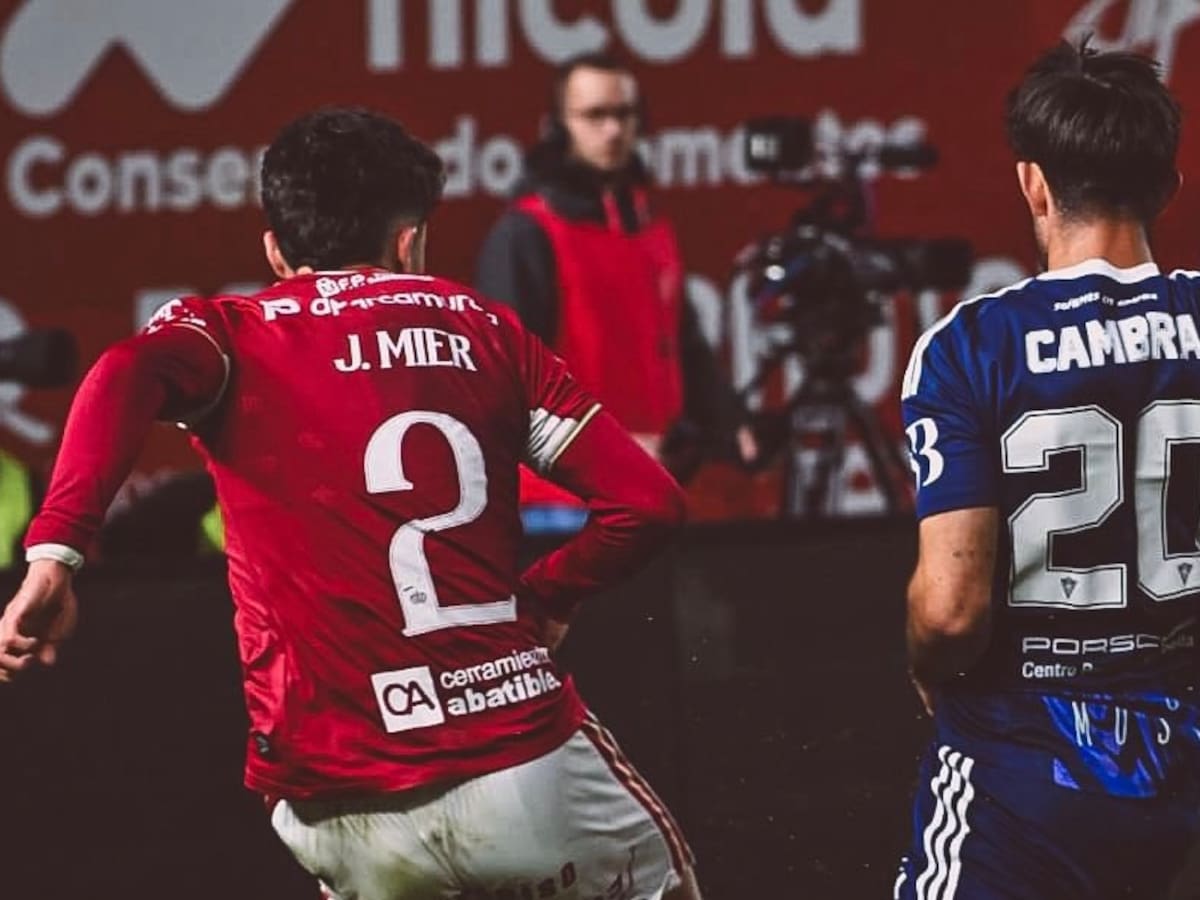 El Real Murcia empata ante el colista y sus jugadores dan explicaciones a la afición