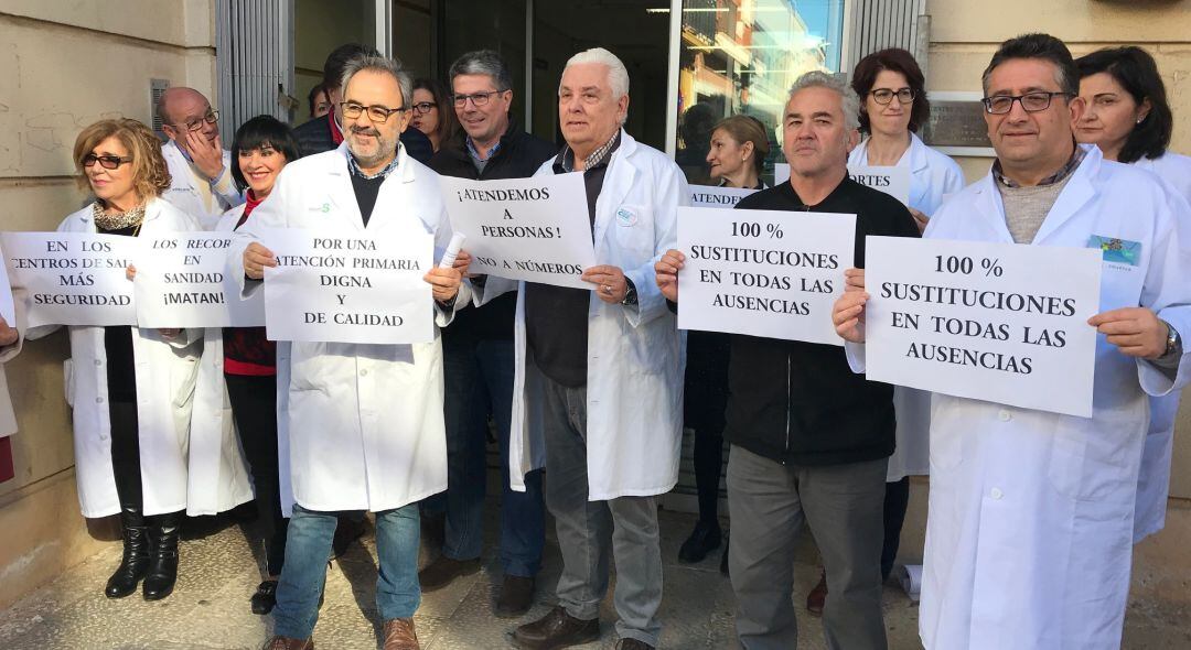 Los facultativos de Atención Primaria han parado 10 minutos en diversos centros de Salud de Castilla-La Mancha