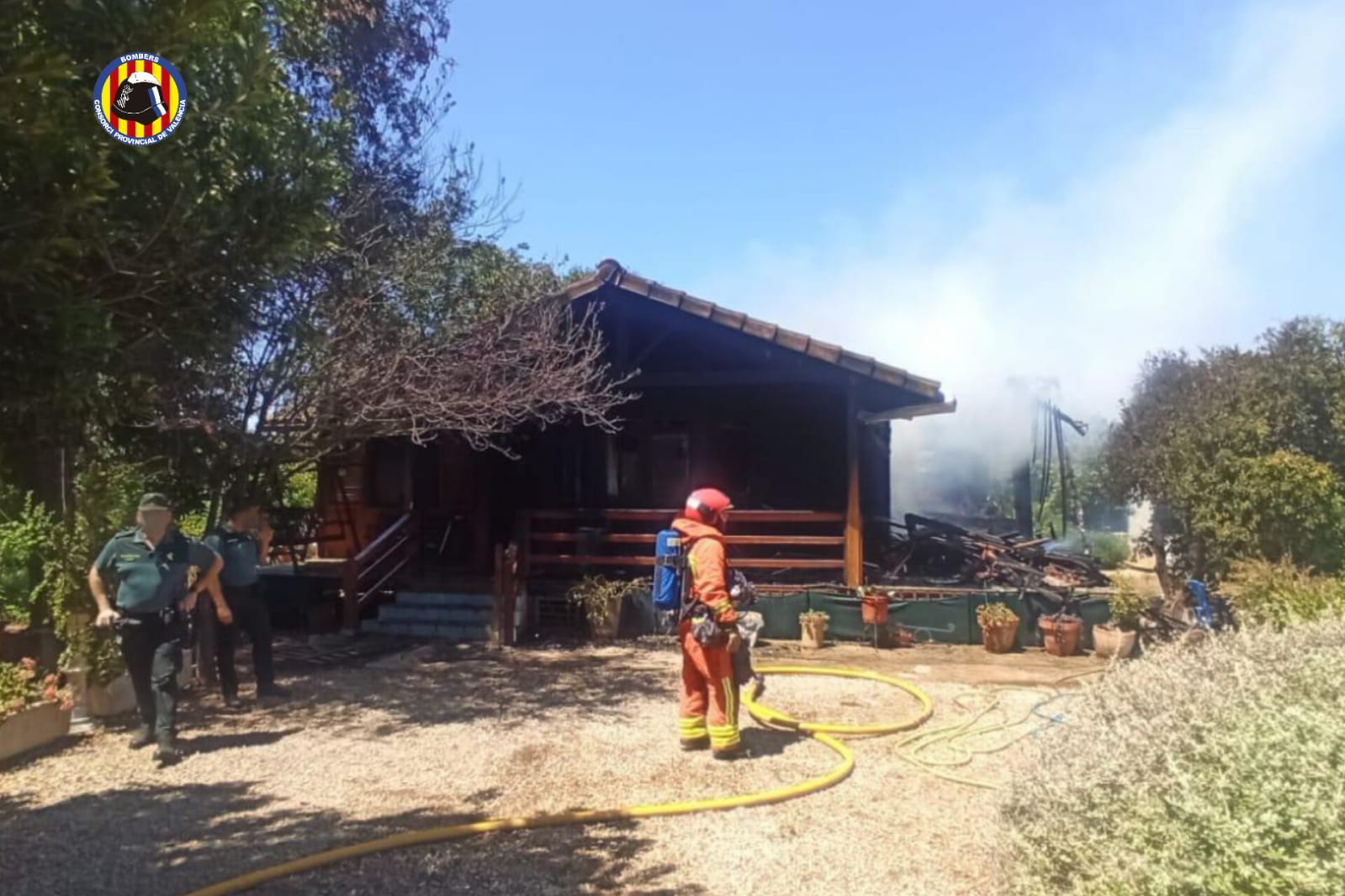Incendio en una caseta de Rafelguaraf. Fuente: Bombers València