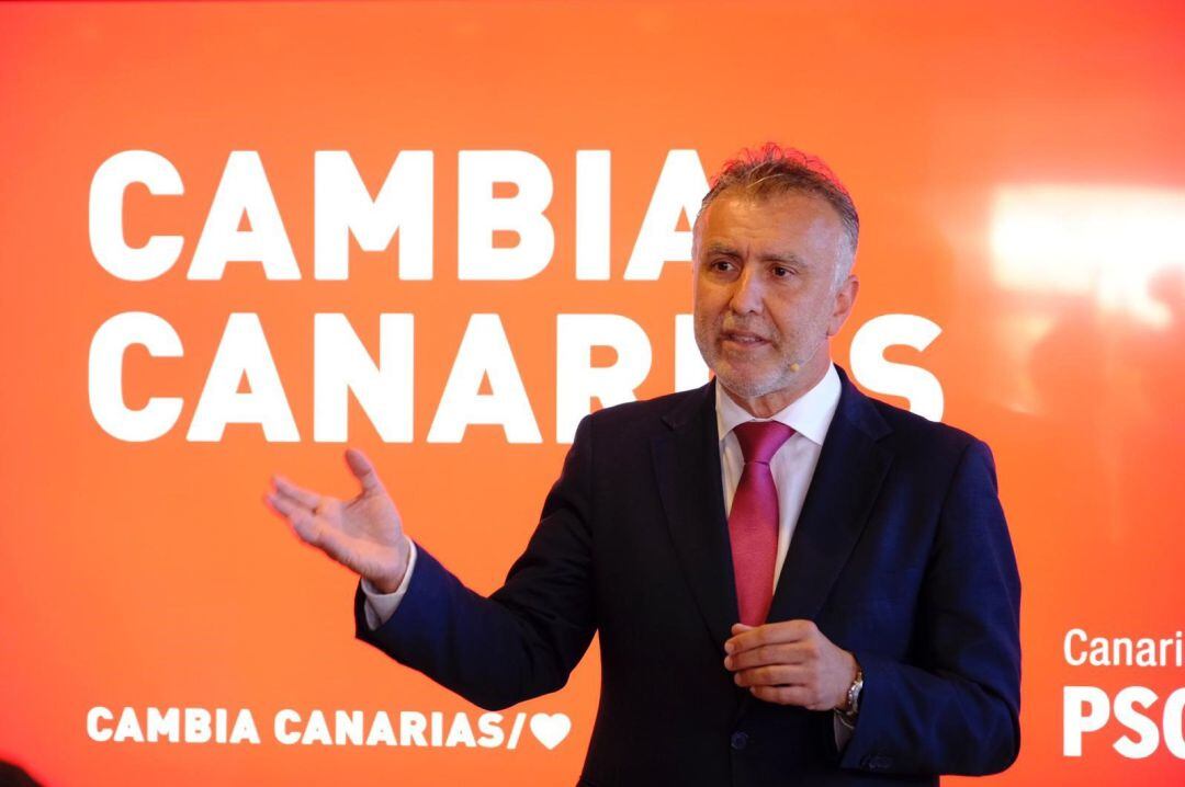 Torres (PSOE) dice que los ciudadanos &quot;tendrán que decidir si queren cambiar Canarias o no&quot;