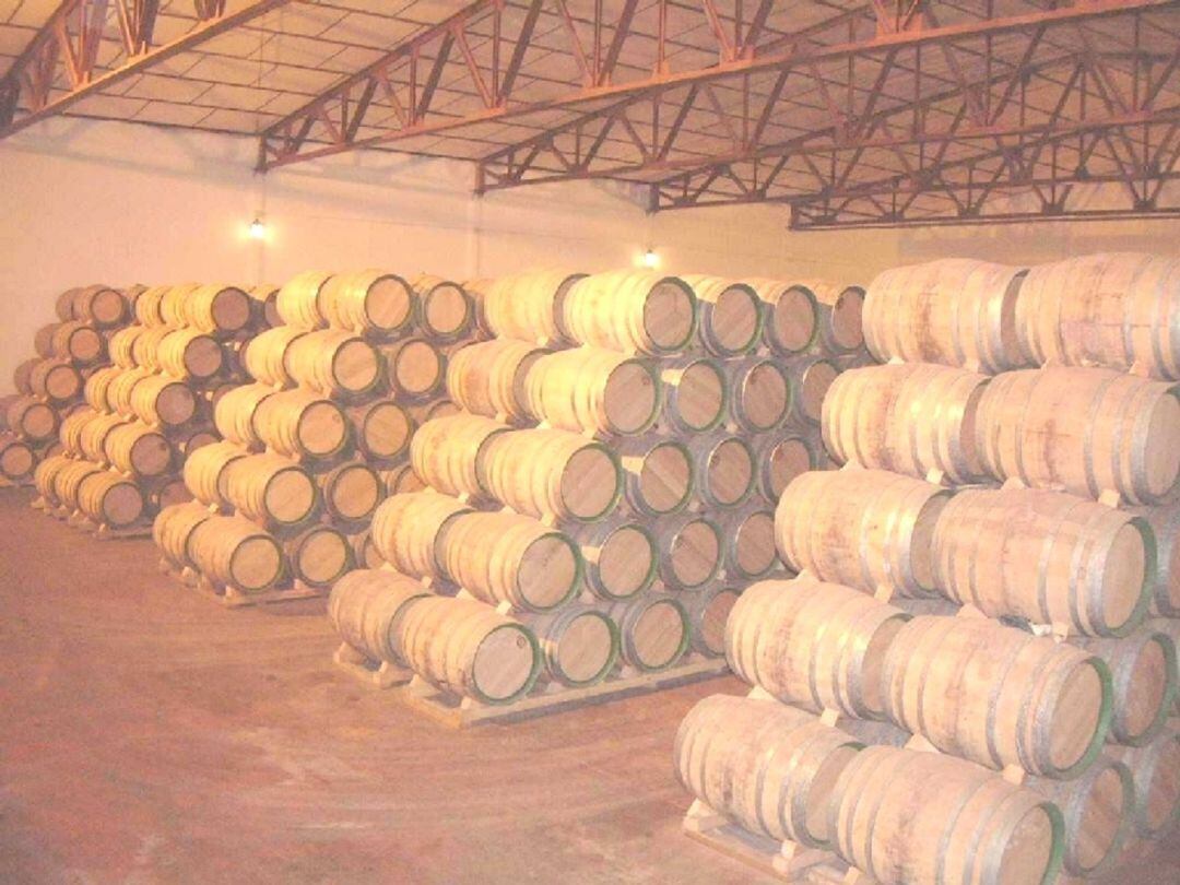 Sala de barricas de una bodega