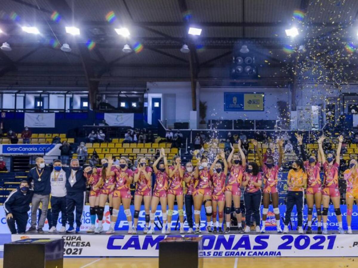 El CV CCO 7 Palmas levanta al cielo de Gran Canaria la Copa Princesa