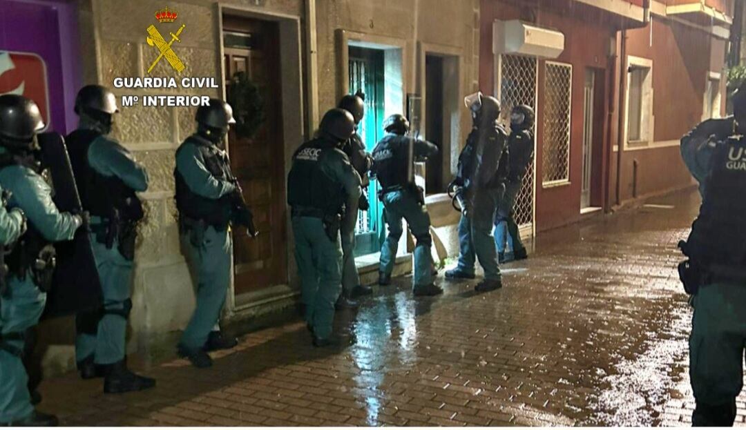 Despliegue antidroga de la Guardia Civil en Cangas