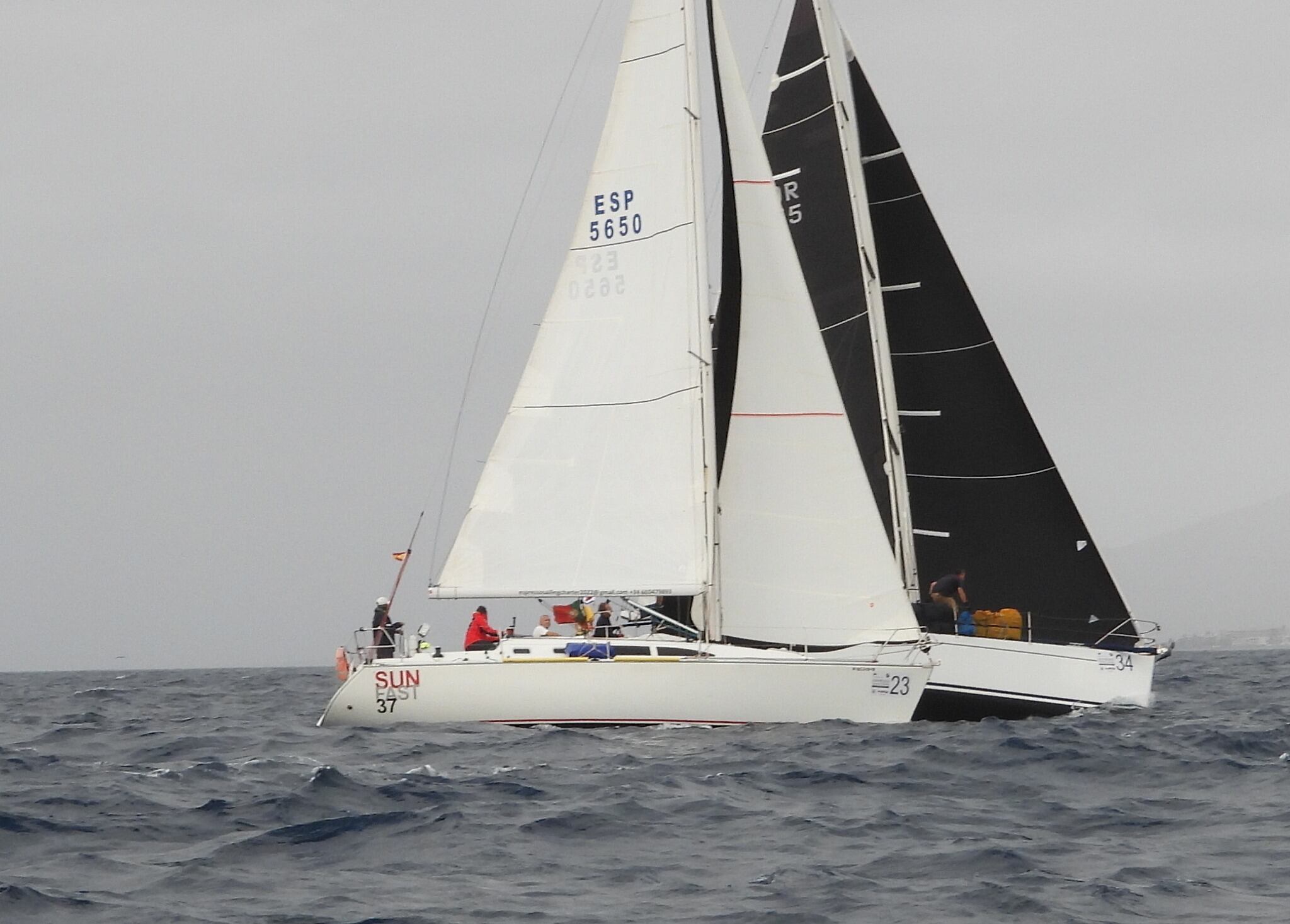 Dos de los participantes en la XXIII Regata Internacional Canarias Madeira.