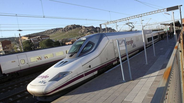 Uno de los trenes AVE que recorren el trazado hasta Sevilla, Córdoba y Málaga