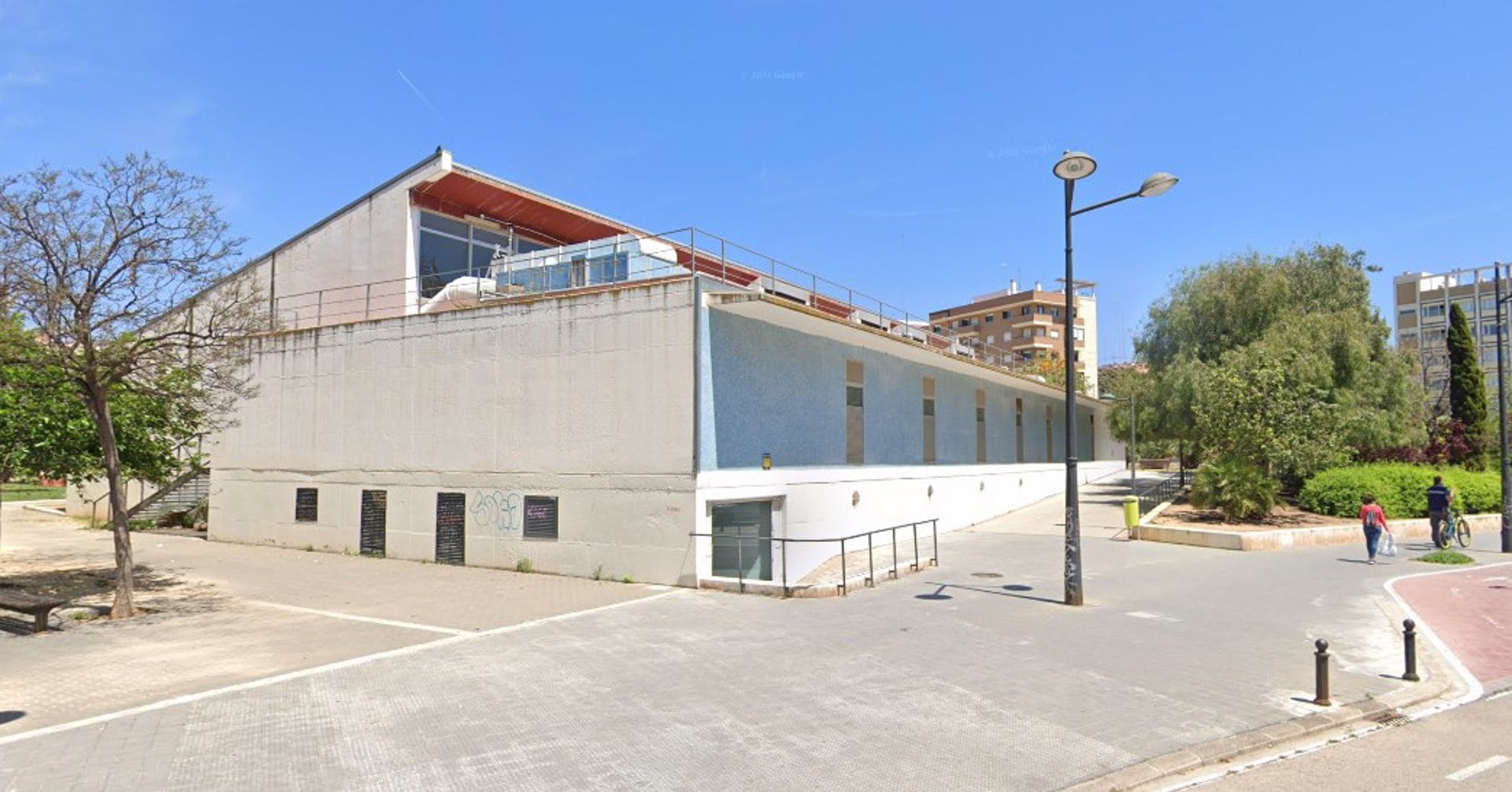 La piscina municipal del barrio de Ayora en València ha reabierto este martes  según han indicado fuentes municipales.