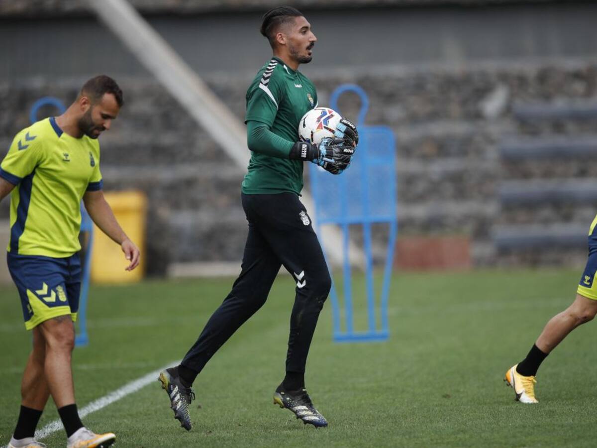 Álvaro Valles: "Tanto yo como mis compañeros estamos encantados con el míster"