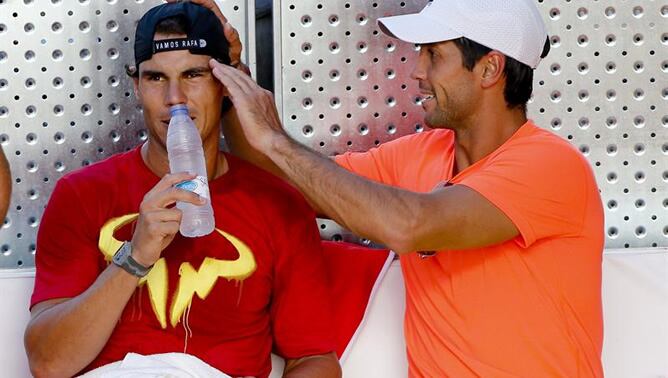 Los tenistas españoles, durante un entrenamiento en las instalaciones de la Caja Mágica para preparar la eliminatoria por la permanencia en el Grupo Mundial de Copa Davis ante Ucrania.