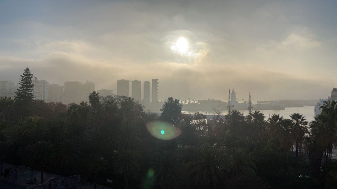 Imagen de la niebla en el centro de Málaga