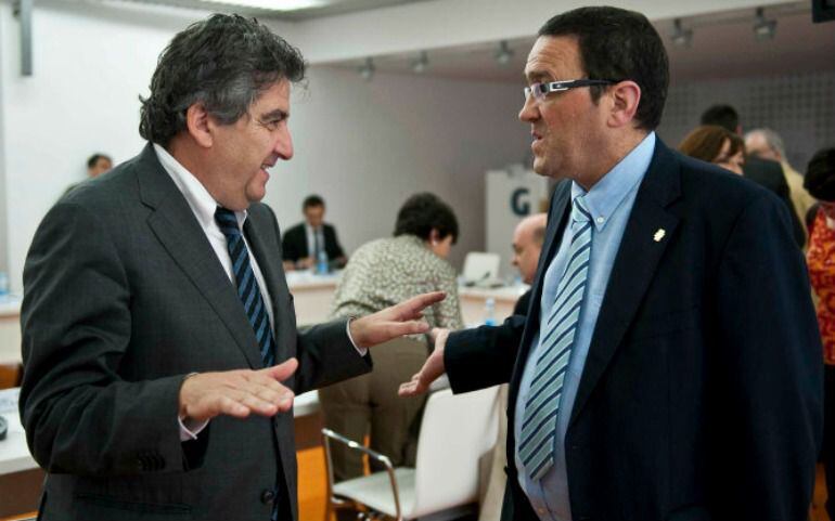 Imagen de archivo de José Ricardo de Prada Solaesa (a la izquierda de la imagen)