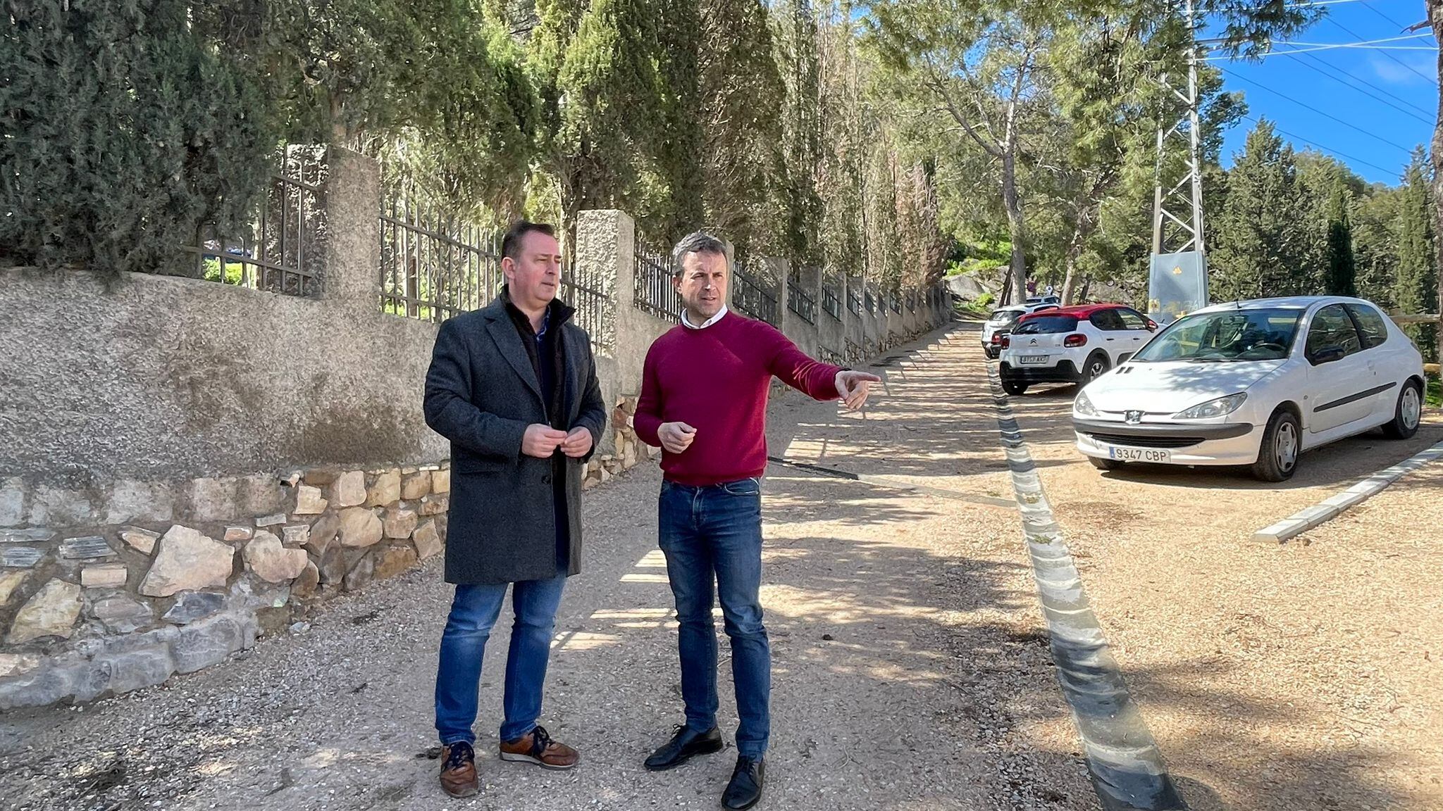 Los concejales socialistas de Jaén, Javier Padorno y Julio Millán quién también es portavoz, en una visita a una zona del casco antiguo de la capital