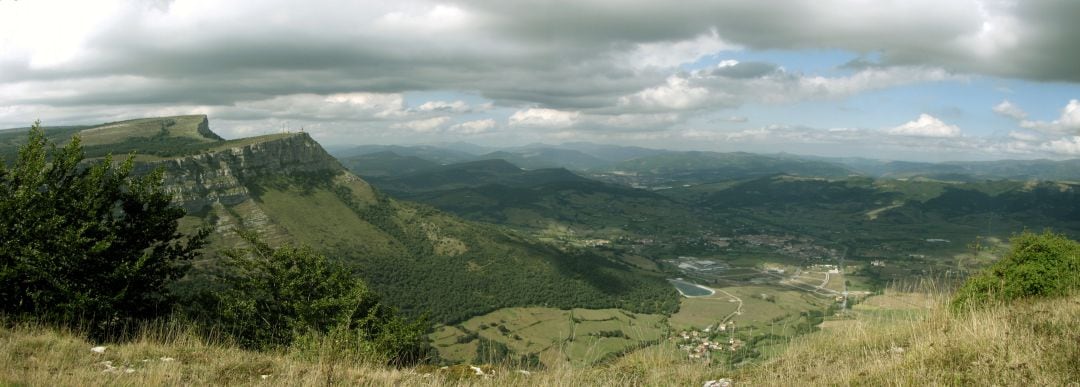 Puerto de Orduña y Pico del Fraile, al fondo