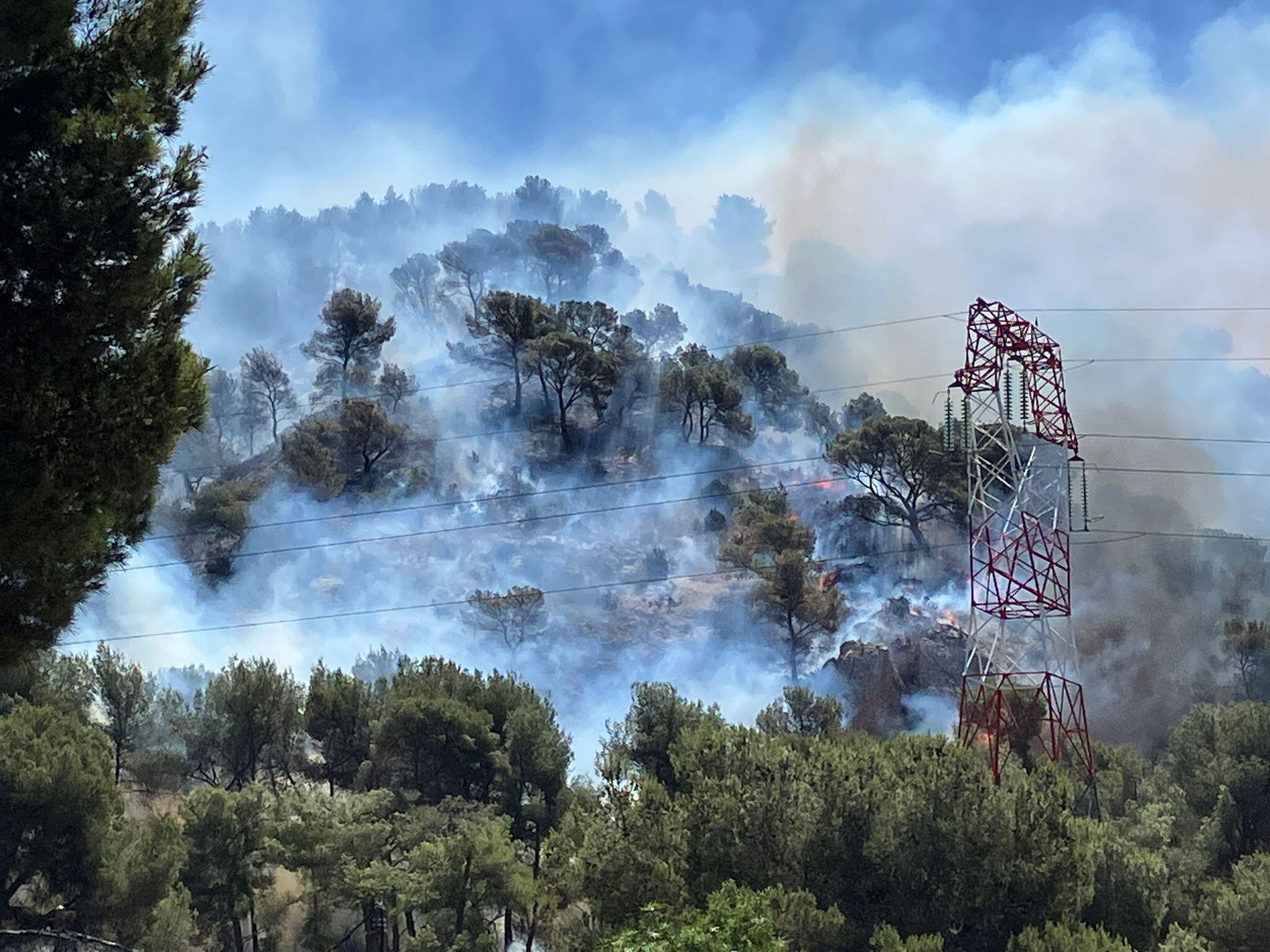 Incendio en la localidad francesa de Les Pennes-Mirabeau. Servicio Departamental de Bomberos.