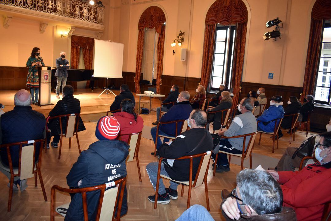 La alcaldesa y el presidente del IMPEFE han dado la bienvenida a los seleccionados