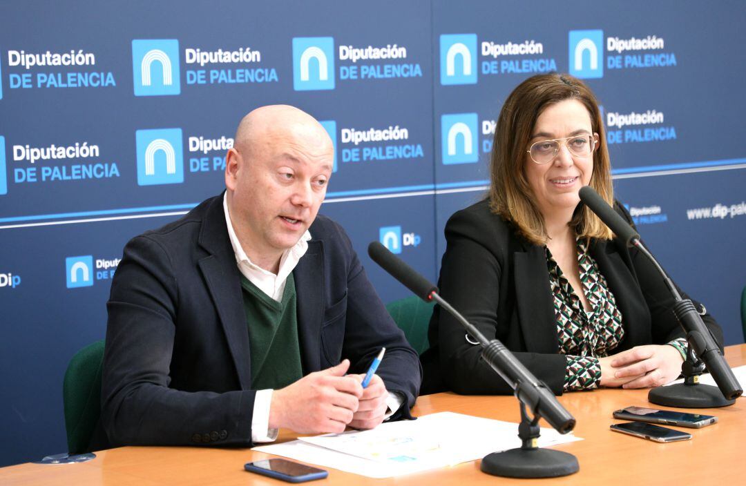 La presidenta de la Diputación, Ángeles Armisén, acompañada del diputado de Promoción Económica y vicepresidente primero, Luis Calderón