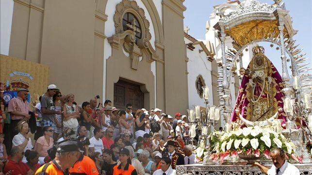 La Virgen de Candelaria recorriendo las calles de Candelaria