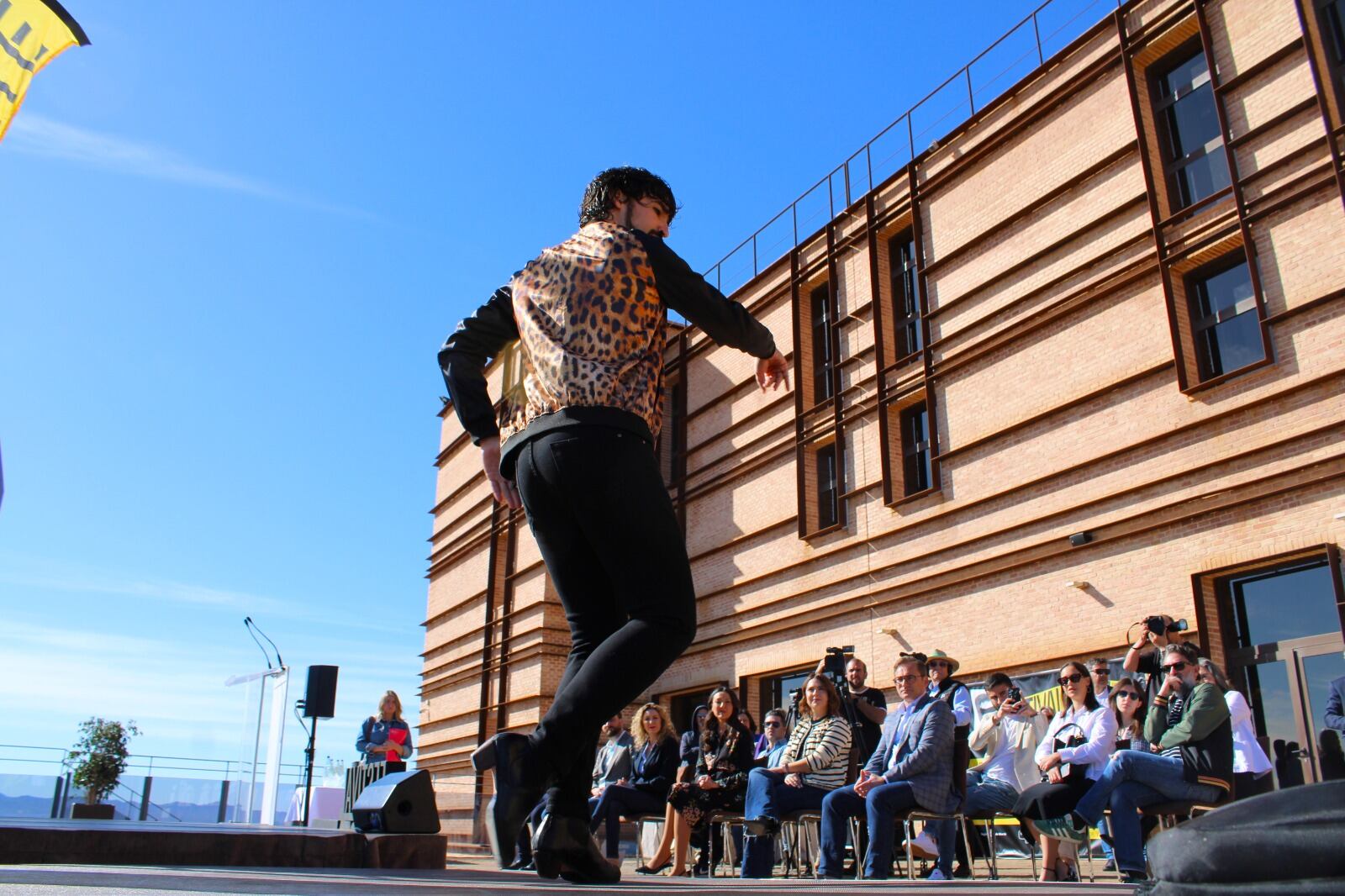 El bailaor Pablo Egea durante la presentación del Festival Estrenarte en la terraza del Parador de Lorca