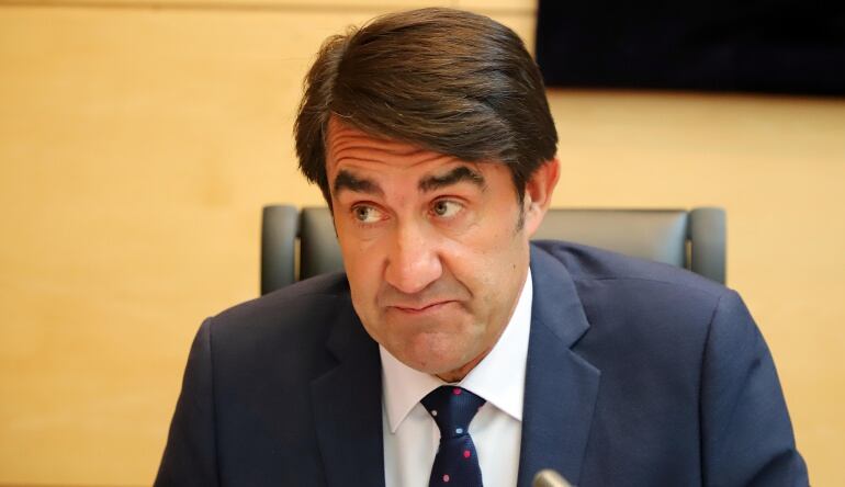 El consejero de Fomento y Medio Ambiente, Juan Carlos Suárez-Quiñones, comparece en las Cortes por la trama Enredadera