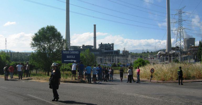 Los trabajadores continúan con las protestas y desconfían de los datos dados por la eléctrica