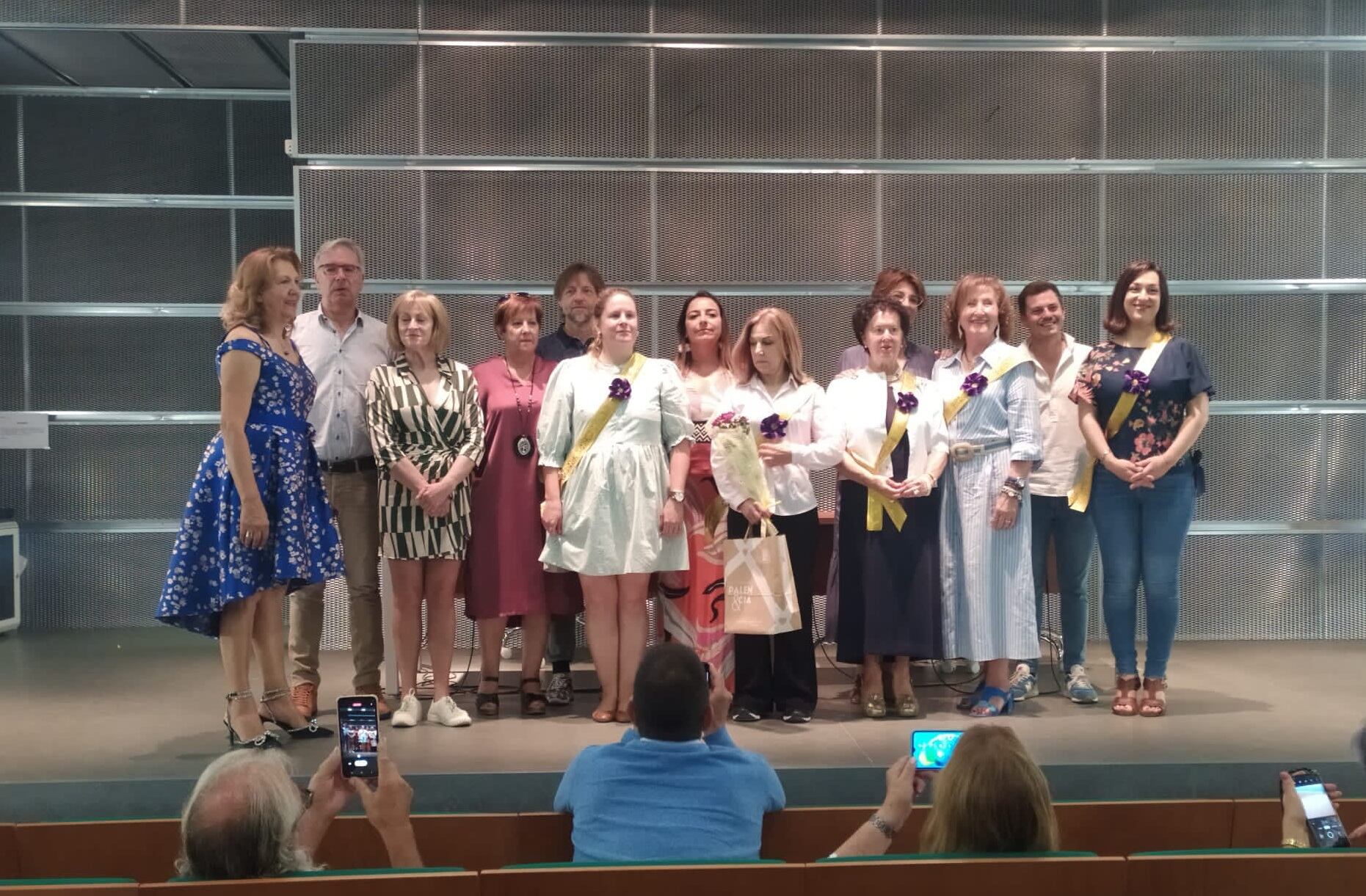 El barrio del Campo de la Juventud ha reconocido a 5 mujeres palentinas con la Banda Dorada en el marco de sus fiestas