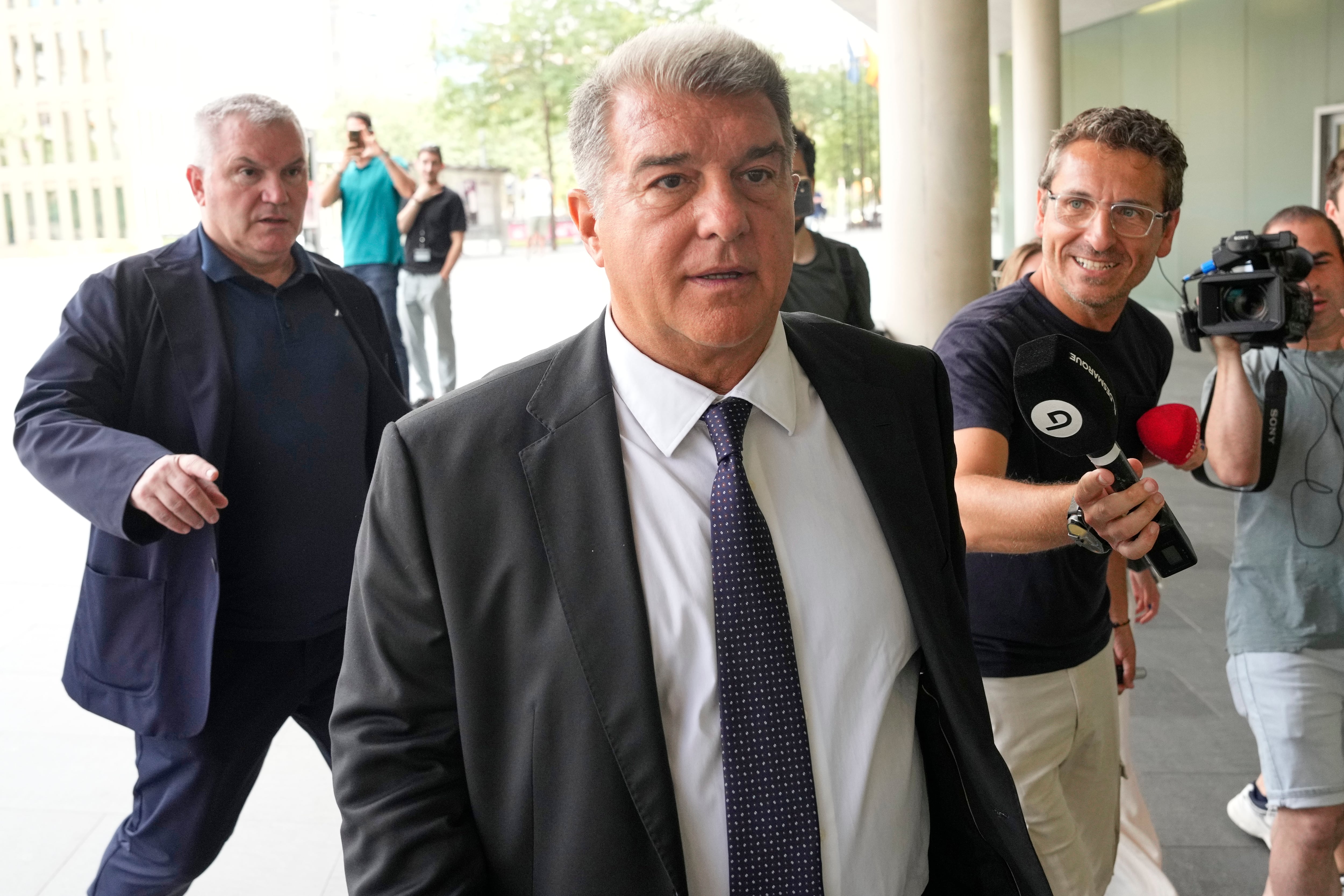 El presidente del FC Barcelona Joan Laporta acudió este mediodía a la Ciudad de la Justicia para declarar como testigo en una causa abierta por un delito de estafa vinculada a la disolución del Reus