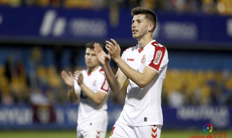 David García aplaude a la afición leonesa en una de las recientes salidas