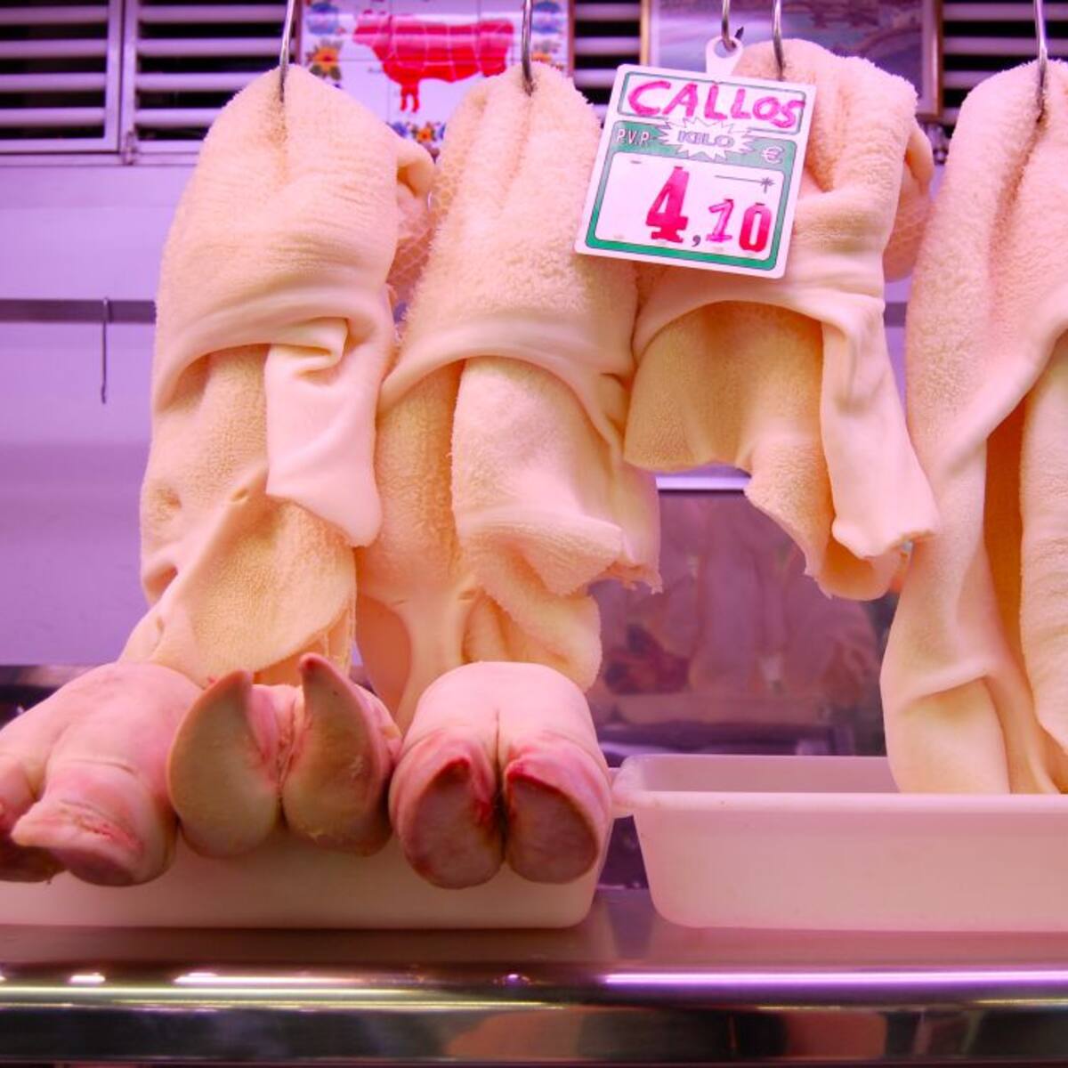 Zanca nos trae manos de cerdo guisadas con boletus