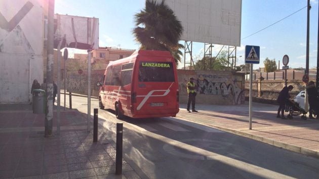 El Ayuntamiento de Murcia ha dispuesto un servicio alternativo gratuito de autobuses lanzadera, existiendo también un itinerario alternativo para el tráfico de vehículos