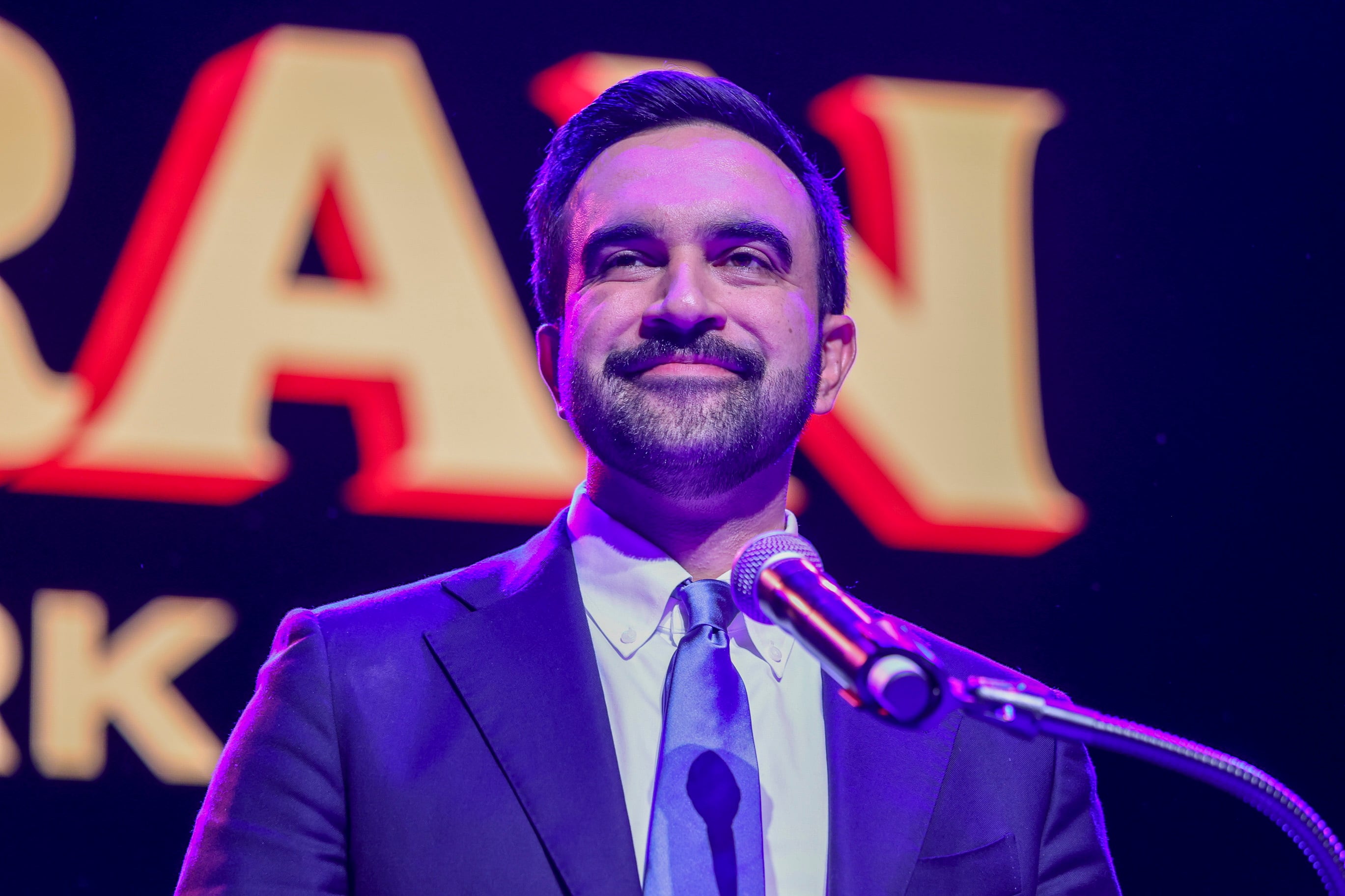 NEW YORK (United States), 05/11/2025.- Mayor-elect of New York City Zohran Mamdani speaks during an election night party hosted by the Democratic nominee in the Brooklyn borough of New York, USA, 4 November 2025. Mamdani has defeated Andrew Cuomo to win the New York mayoral election. (Nueva York) EFE/EPA/SARAH YENESEL
