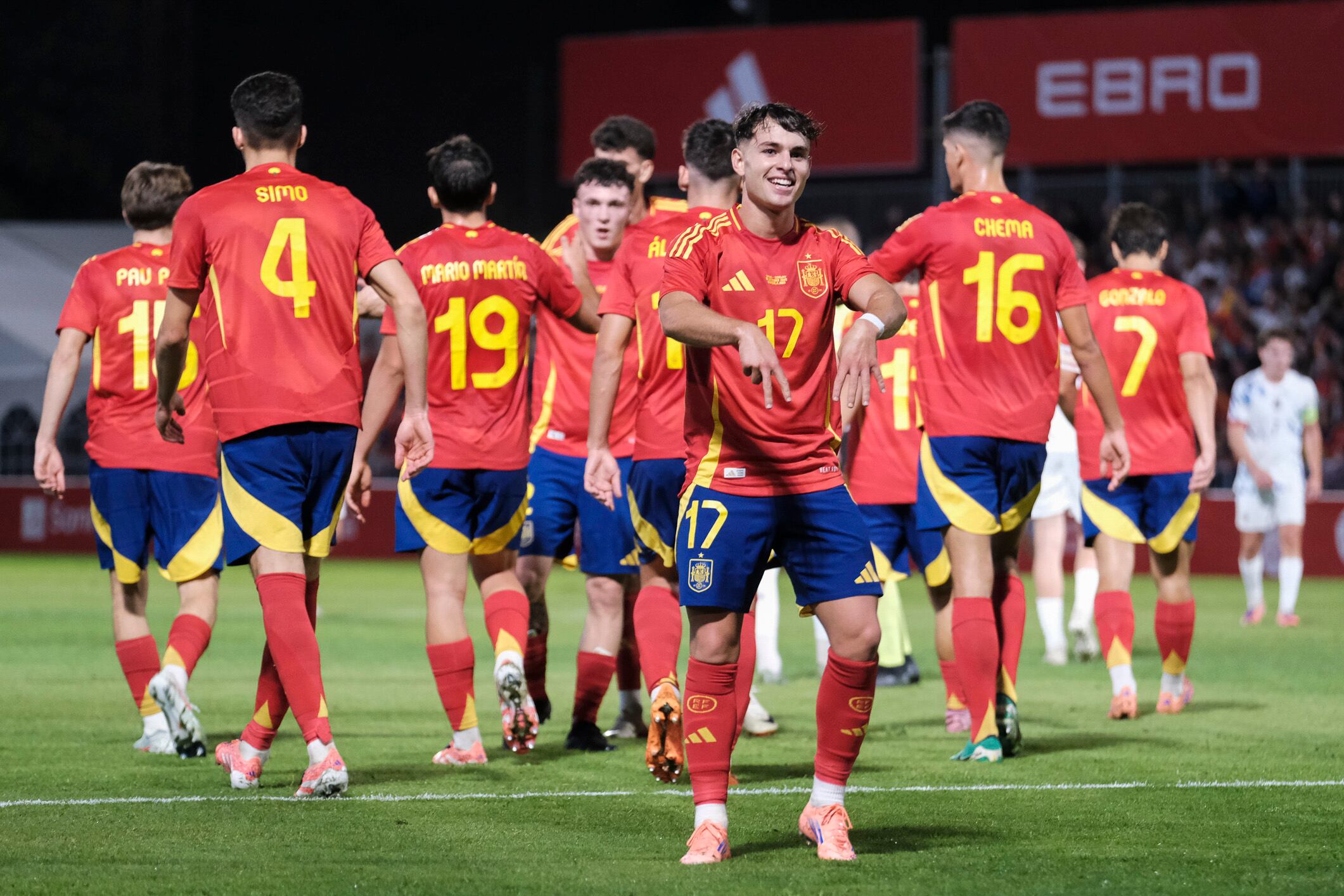 GUADALAJARA, 10/10/2025.- El jugador de la selección española sub21, Ángel Ortiz, celebra uno de los goles conseguidos durante el encuentro amistoso que disputan hoy viernes frente a Noruega en el estadio Pedro Escartín de Guadalajara. EFE / Nacho Izquierdo.
