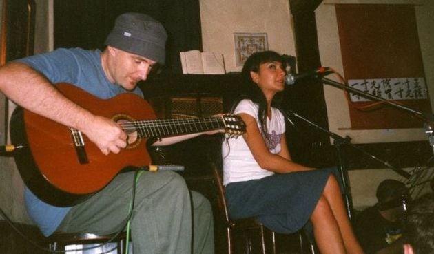 El grupo zaragozano Amaral actuando en el Libertad 8.