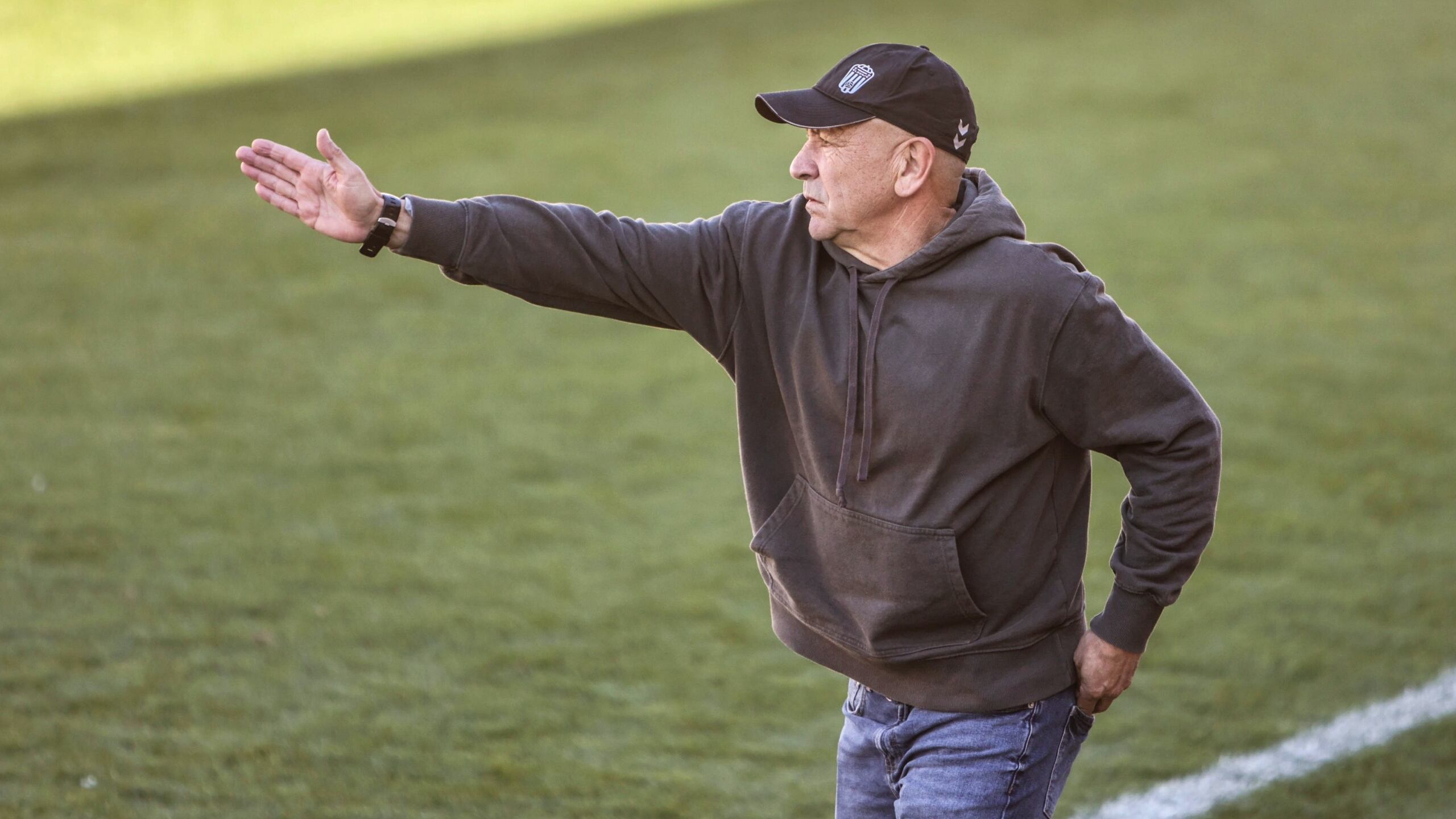 Claudio Barragán está a punto de obrar el milagro de la permanencia del Eldense B