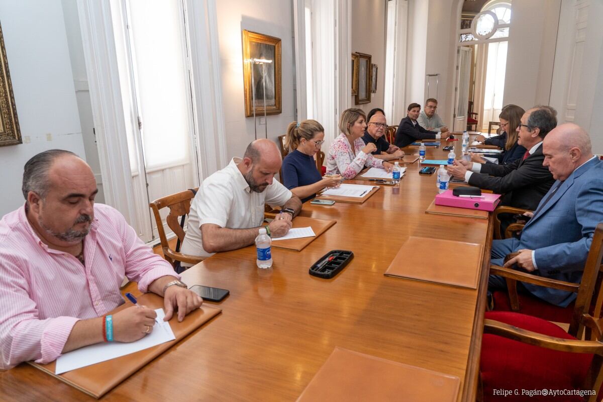 Consejo de Administración de Lhicarsa presidido por la alcaldesa Noelia Arroyo