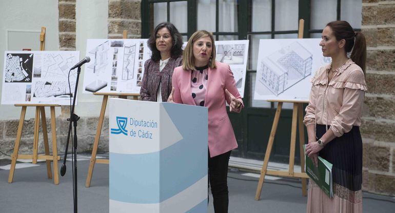 Maribel Peinado, Irene García y Gema Pérez presentan el proyecto de rehabilitación del instituto del Rosario