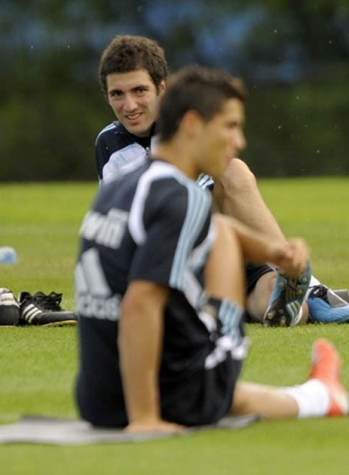 Higuaín y Cristiano, durante el &#039;stage&#039; en Dublín