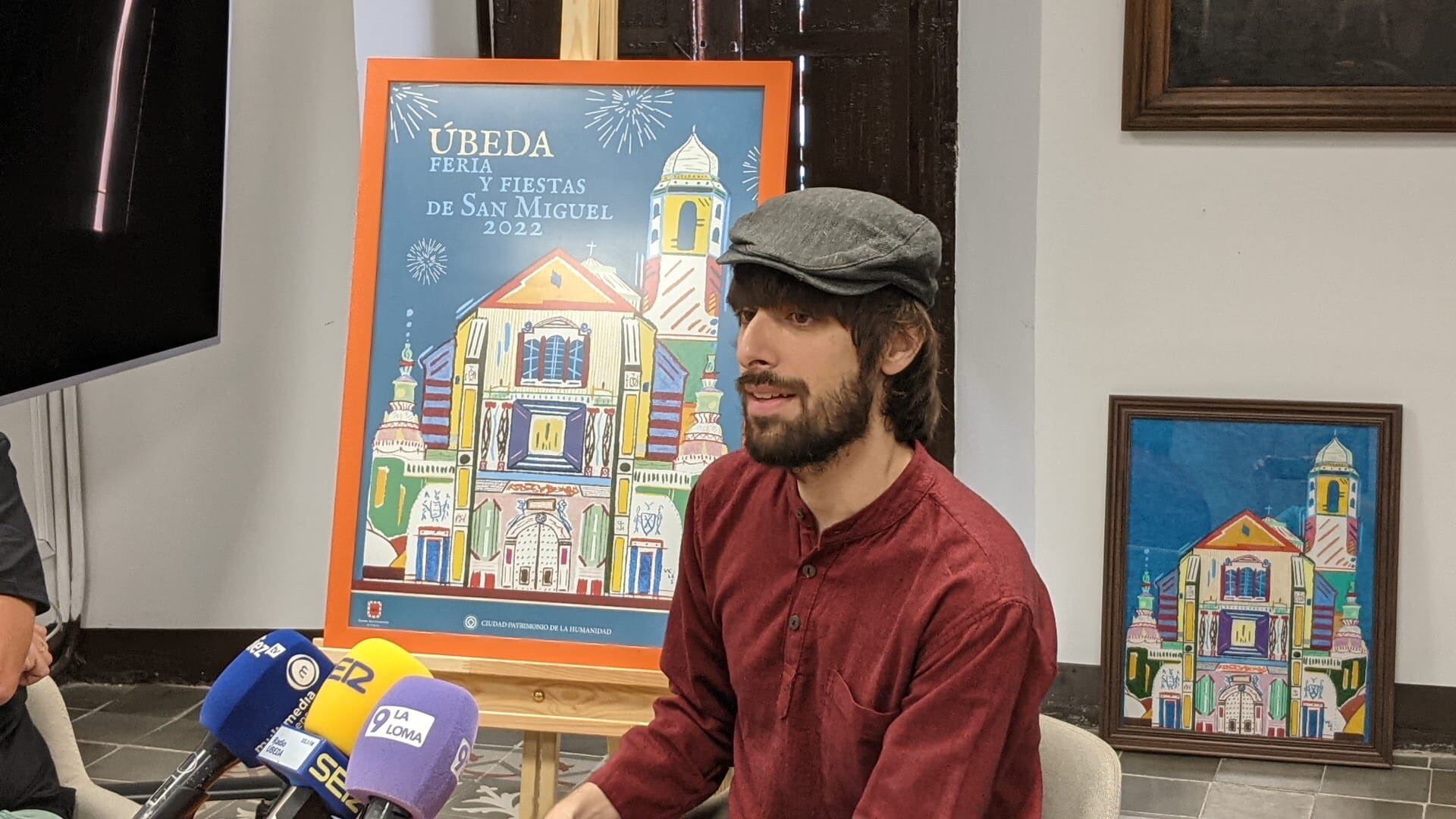 David Uclés presenta el cartel que ha realizado para la Feria y Fiestas de San Miguel 2022