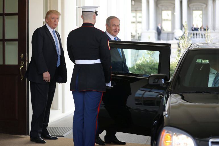 El primer ministro israelí Benjamin Netanyahu deja la Casa Blanca tras su reunión con Trump