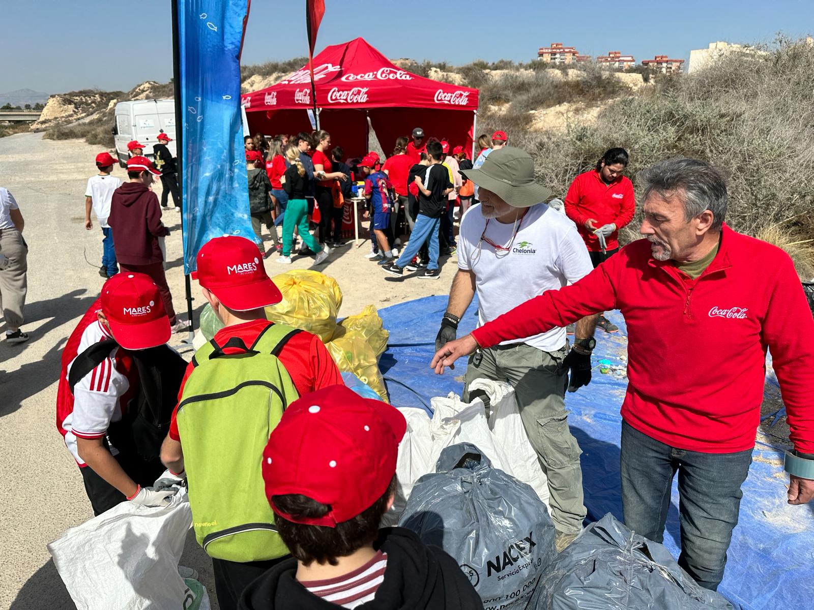 Actividad de recogida de basura marina organizada por Mares Circulares en El Campello