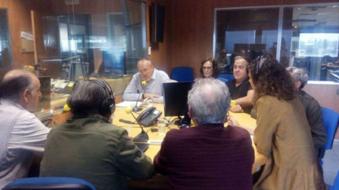 Miembros de la asociación navarra, en un programa en la SER