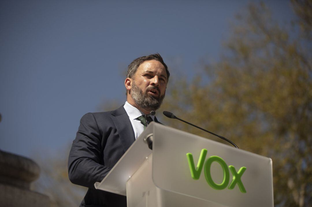 Rueda de prensa del presidente de Vox, Santiago Abascal, en la Plaza Nueva