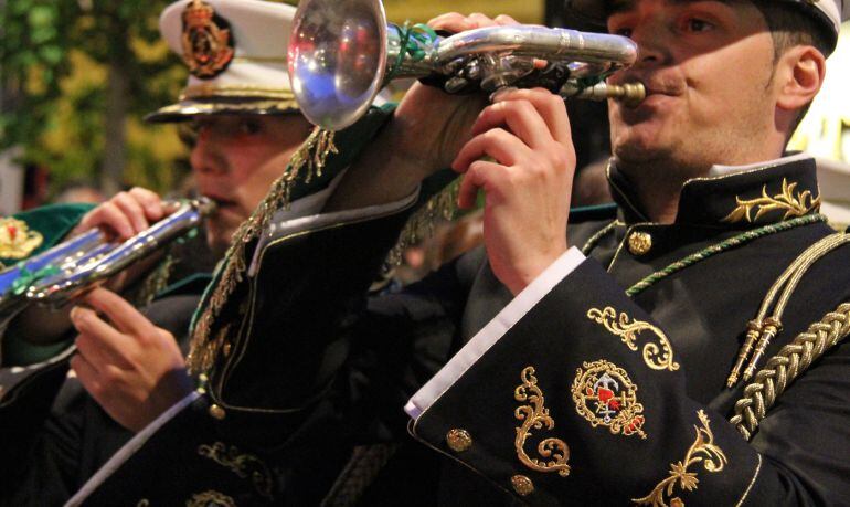 Músicos de la banda de cornetas y tambores de Jesús del Gran Poder de Granada