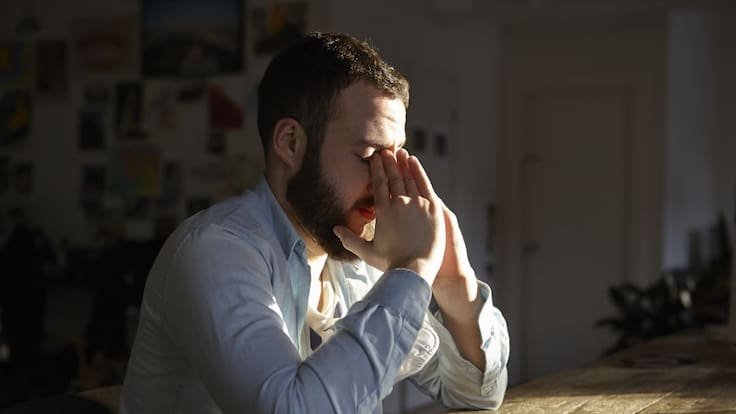 Problemas del primer mundo: escoger entre comer un cruasán o llevar gafas de vogue