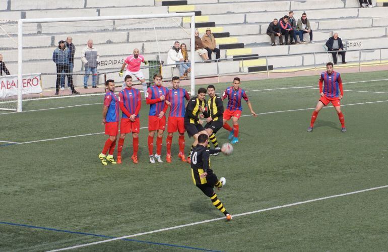 Sergio Cuesta batió la meta del Deportivo salvando la barrera