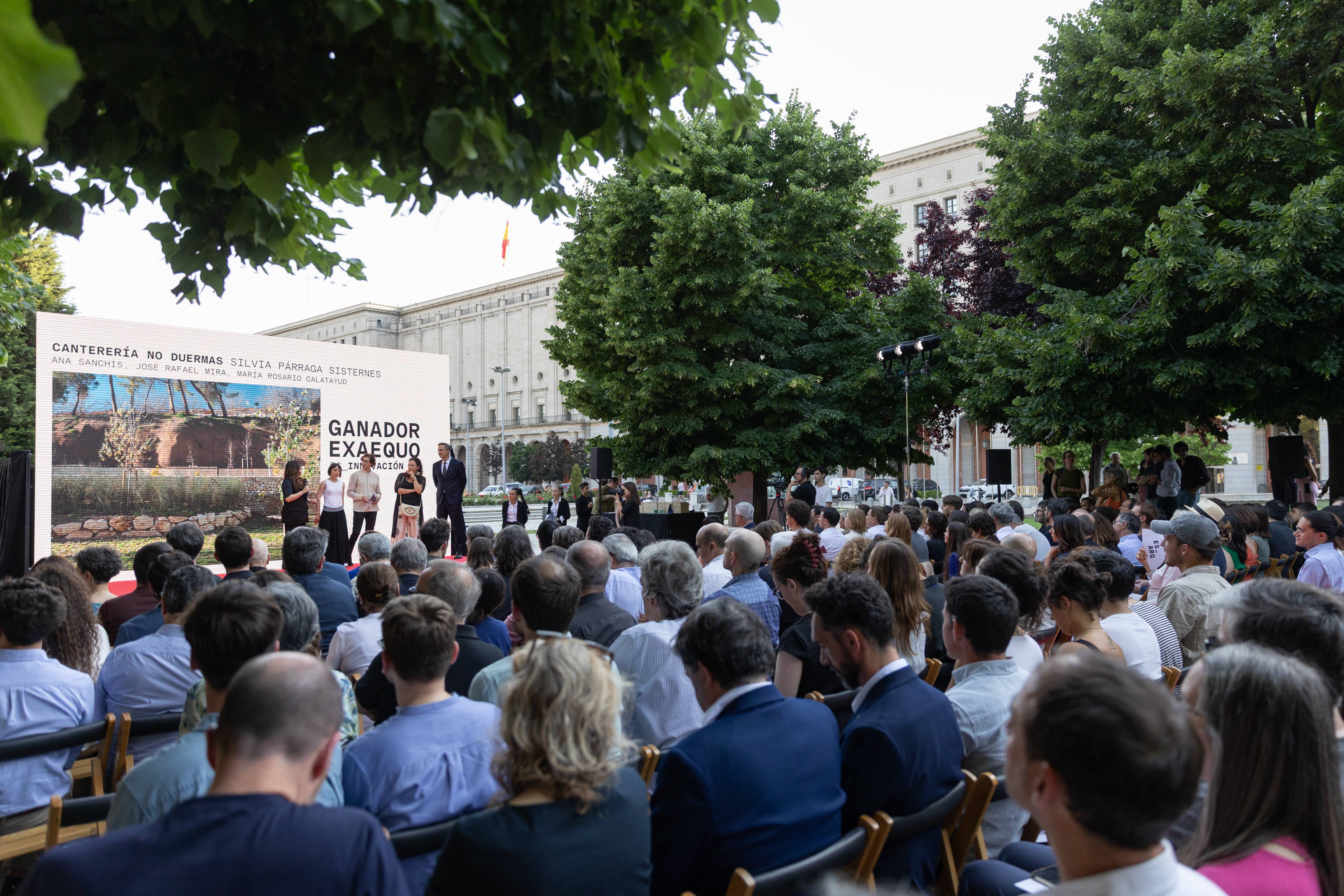 Entrega del premio al equipo de arquitectos de Ontinyent